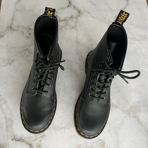 Doc Martens 1460 Women’s Leather Lace Up Boots in Black Sz 7